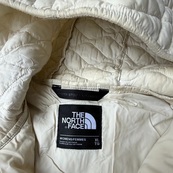 North Face Women's ThermoBall Insulated Parka
Quilted Thermal Ball Jacket - Picture 7 of 8